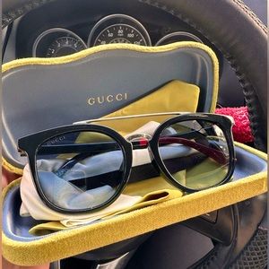 Gucci Sunglasses! Great condition! Red and black🖤